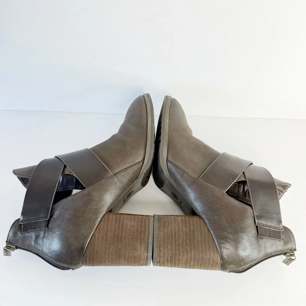 Isola Larkin Block Heel Bootie Brown Leather Zip-up Ankle Boots 8 Contemporary
